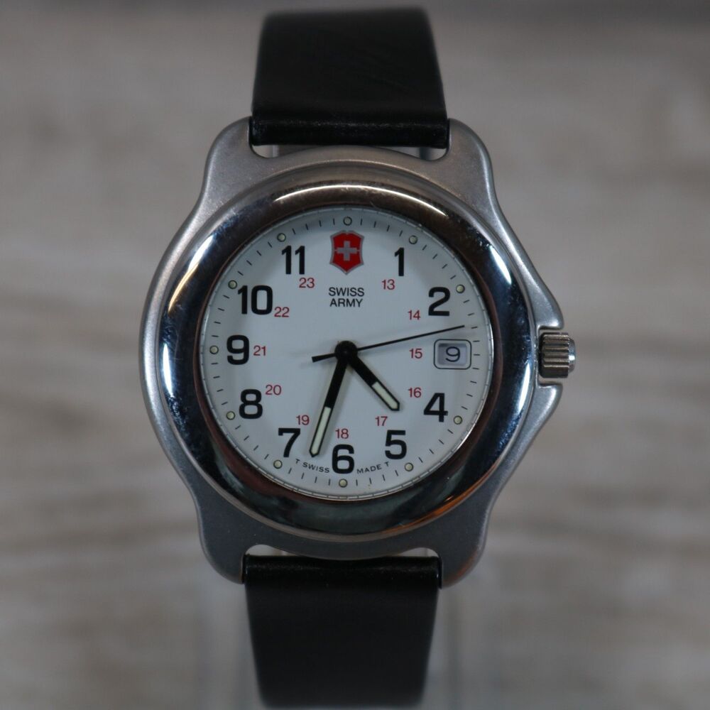 Victorinox Swiss Army Field Women's Watch – Pre-Owned, New Battery, Round, White